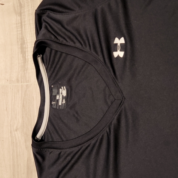 Under Armour dri fit shirt - Picture 2 of 4